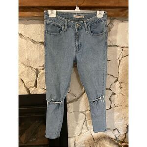 Levi’s high rise skinny jeans ripped knee size 28